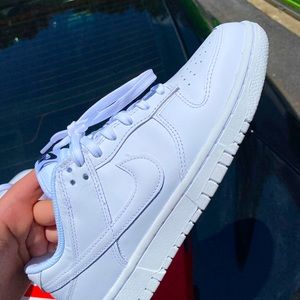 Wmns Dunk Low Triple White
